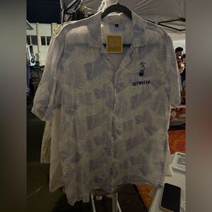 Cutwater Button down men’s shirt medium